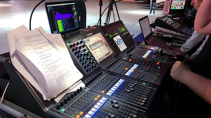 Цифровой микшерный пульт Yamaha CL5 Цифровой микшерный пульт Yamaha CL5